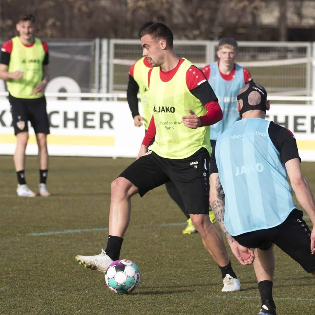 VfBシュトゥットガルトさんのインスタグラム写真 - (VfBシュトゥットガルトInstagram)「Guten Start in die Trainingswoche, Greg! ✌😁 ---- #VfB #vfbstuttgart1893 #vfbstuttgart #woche #vor #heimspiel #auscannstatt #furchtlosundtreu #VfBS04 #training #fokussiert #VfBInsta」2月24日 2時03分 - vfb