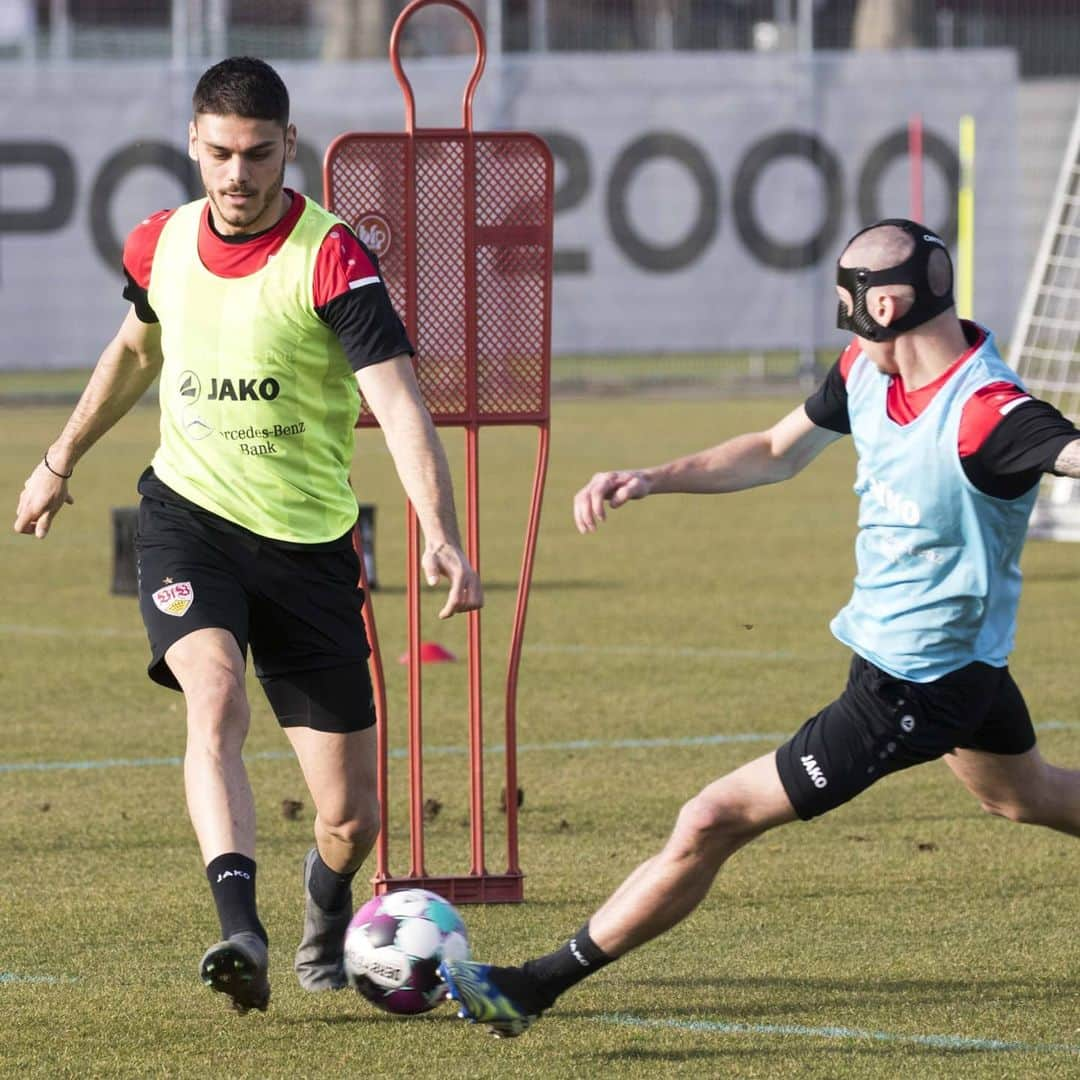 VfBシュトゥットガルトさんのインスタグラム写真 - (VfBシュトゥットガルトInstagram)「Guten Start in die Trainingswoche, Greg! ✌😁 ---- #VfB #vfbstuttgart1893 #vfbstuttgart #woche #vor #heimspiel #auscannstatt #furchtlosundtreu #VfBS04 #training #fokussiert #VfBInsta」2月24日 2時03分 - vfb