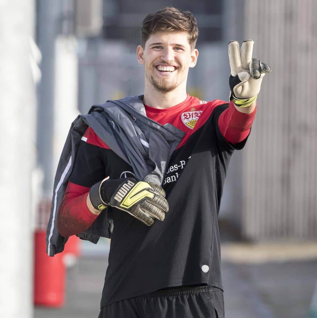 VfBシュトゥットガルトのインスタグラム：「Guten Start in die Trainingswoche, Greg! ✌😁 ---- #VfB #vfbstuttgart1893 #vfbstuttgart #woche #vor #heimspiel #auscannstatt #furchtlosundtreu #VfBS04 #training #fokussiert #VfBInsta」