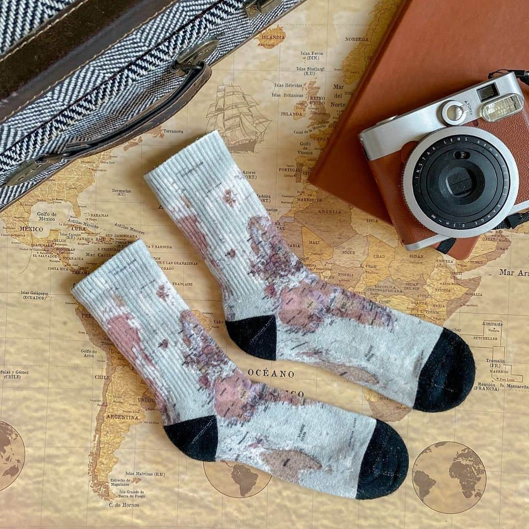 CALZEDONIAさんのインスタグラム写真 - (CALZEDONIAInstagram)「Our favorite couple of Adventurers!  Calzedonia, Take Me To:🌏 [DC0404] #Calzedonia #italianlegwear #socks #NewIn」2月24日 2時16分 - calzedonia