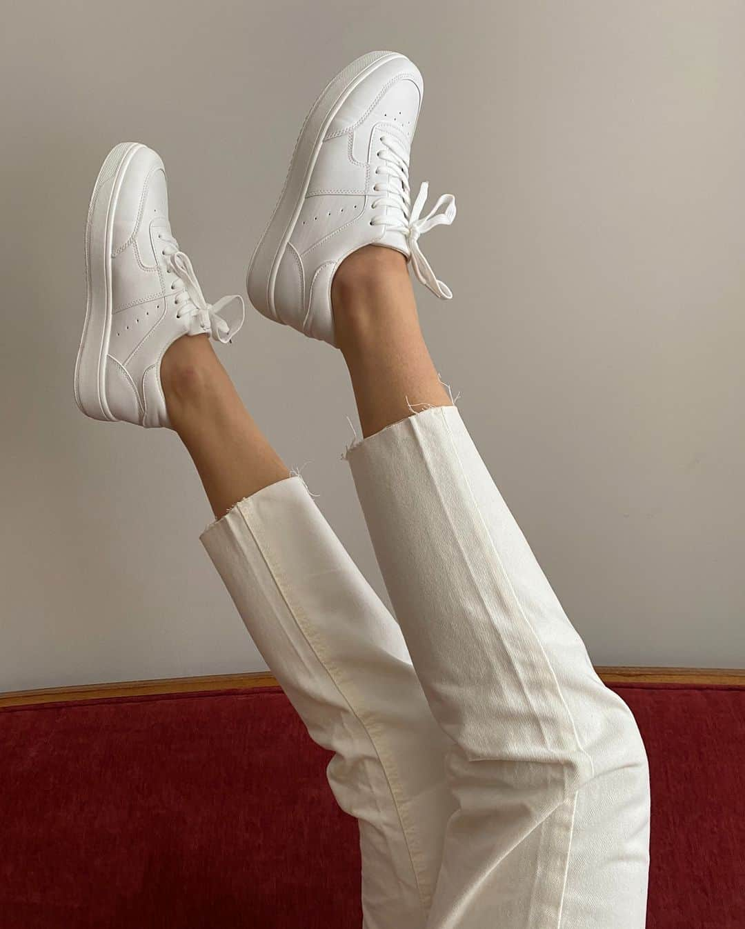 Charlotte Russeさんのインスタグラム写真 - (Charlotte RusseInstagram)「ALL FOOTWEAR Buy 1 Get 1 $1! 🔎"White Faux-Leather Low-Top Sneaker" #charlotterusse #TuesdayShoesday」2月24日 2時15分 - charlotterusse