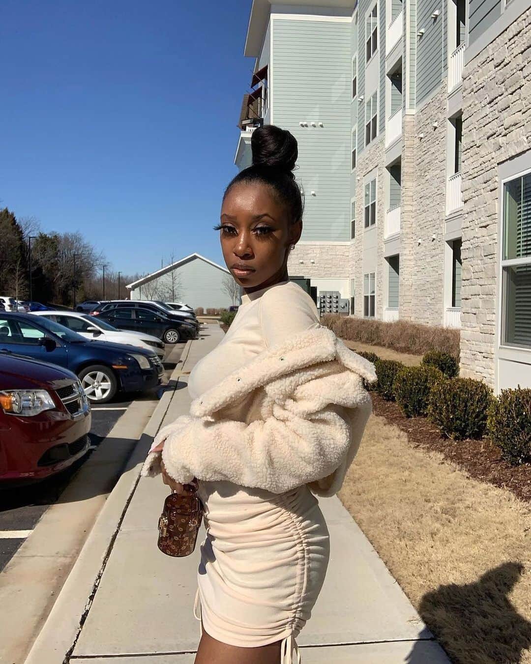 SHEINのインスタグラム：「Comfy and cute ☁️✨ @avrilmonae  Shop Item #: 1388797, 1907816  #SHEINgals #SHEINstyle #SHEINSS21 #casualoutfit」