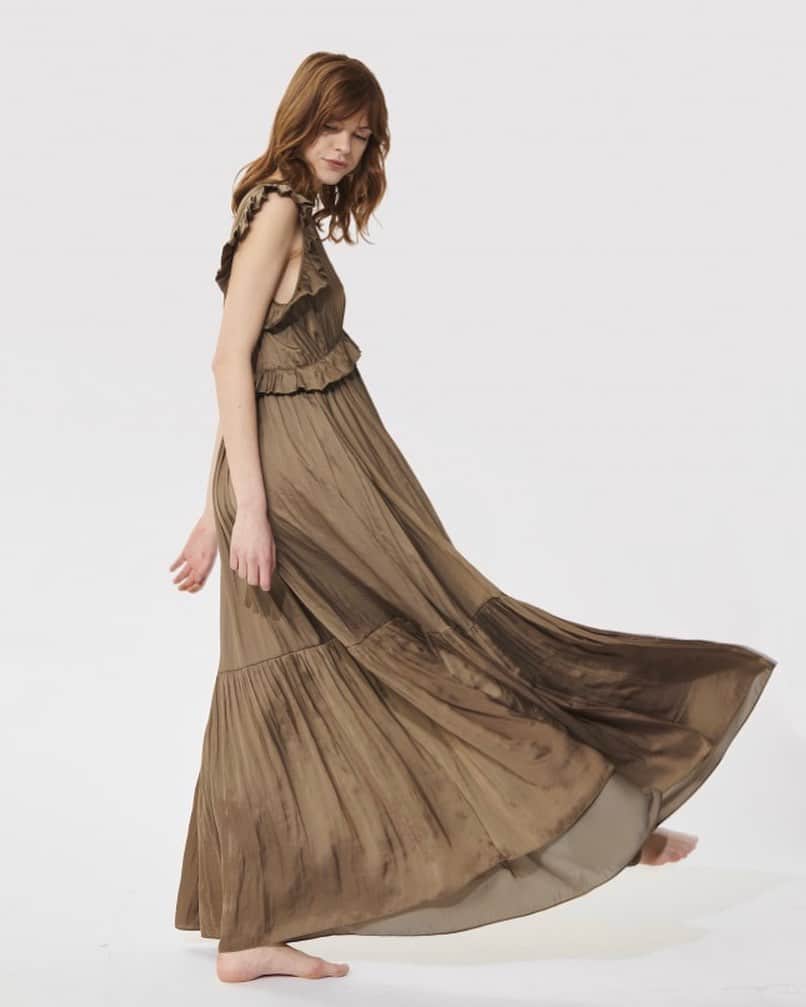 タラジャーモンのインスタグラム：「Plus que 17 mardis avant l’été ☀️ #dreamdress #newcollection #tarajarmon」