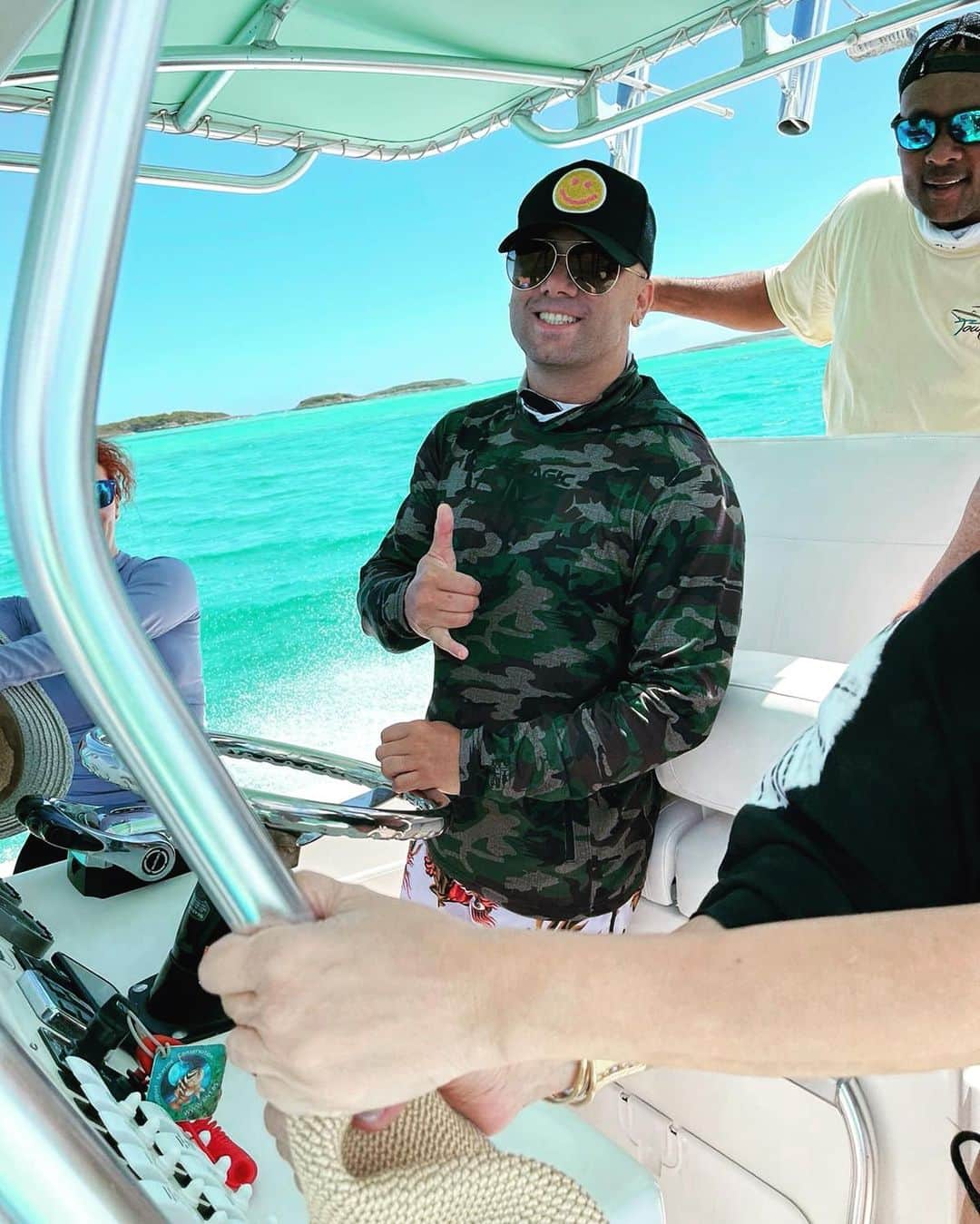 ウィジンのインスタグラム：「🌊🛥🪝」