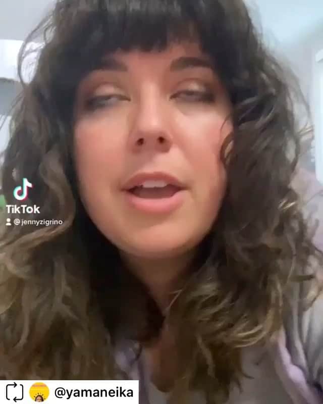 レスリー・ジョーンズのインスタグラム：「I love when people flip it lol lol」