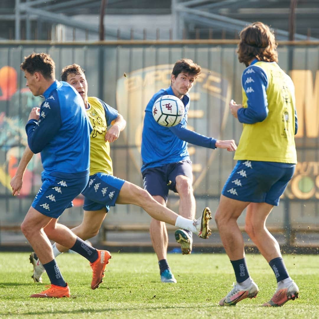 エンポリFCさんのインスタグラム写真 - (エンポリFCInstagram)「📸📸📸 La sfida col Venezia si avvicina; azzurri al lavoro nel pomeriggio, domani mattina di nuovo in campo al Sussidiario」2月24日 3時10分 - empoli_fc_official