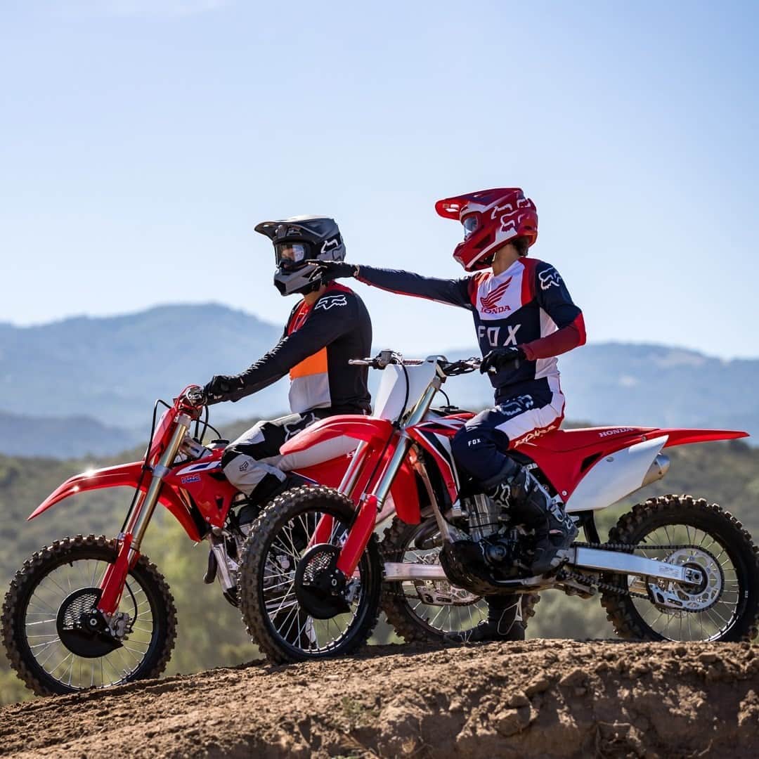 Honda Powersports USさんのインスタグラム写真 - (Honda Powersports USInstagram)「You Choose Tuesday | If you had to pick one would it be the 2021 CRF450R or the 2020 CRF450R? #crfcollective #crf450r #betteronahonda」2月24日 3時15分 - honda_powersports_us
