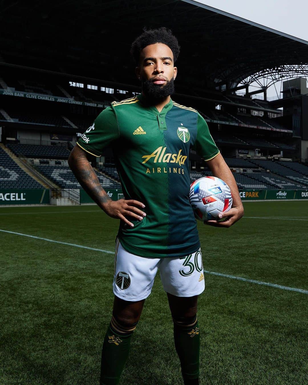 Major League Soccerのインスタグラム：「The past meets the future. 🤝 @timbersfc’s 2021 primary jersey is here!」