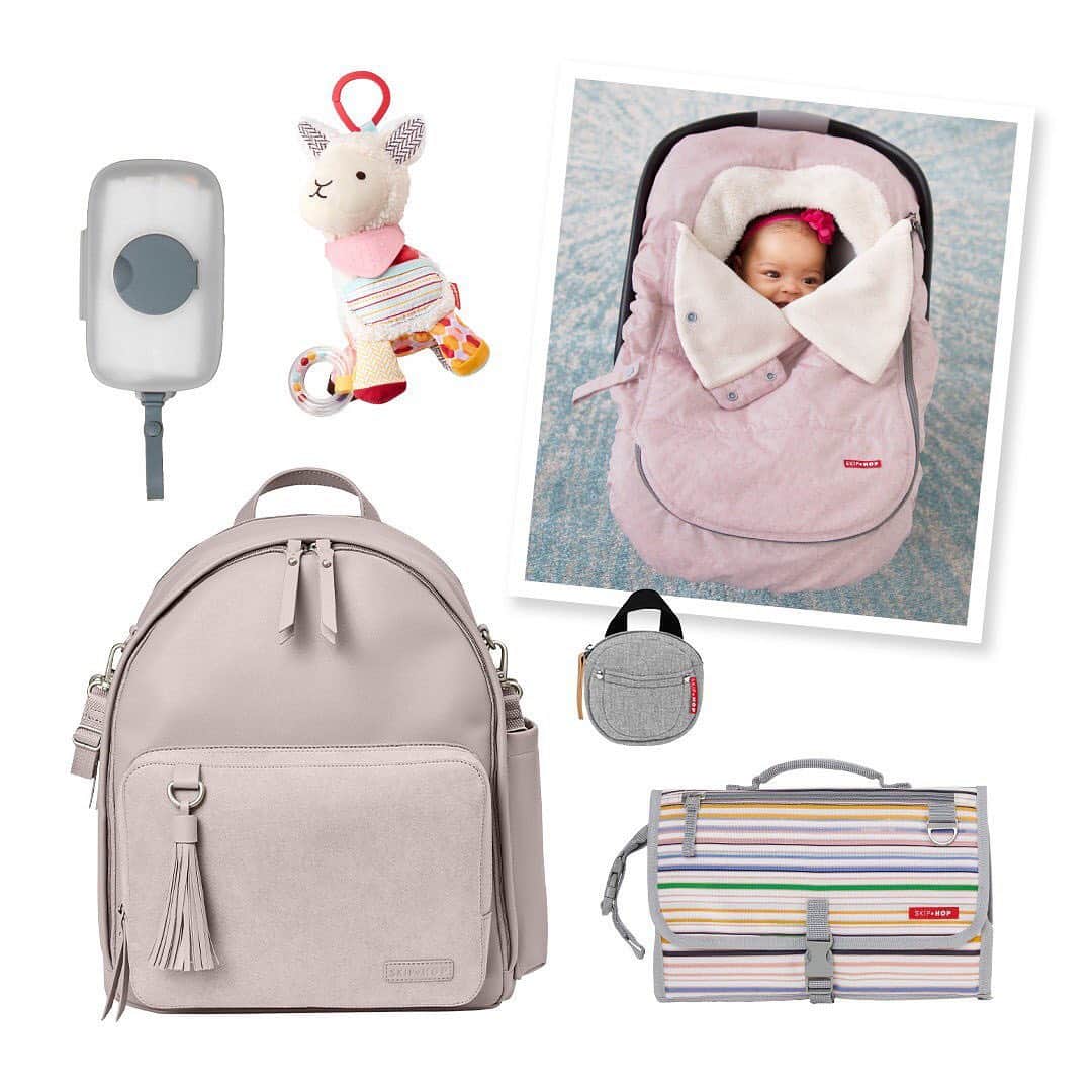 Skip Hopさんのインスタグラム写真 - (Skip HopInstagram)「Your daily must-haves may look different these days, but we are here for you! 😊Here are some of our favorite essentials to pack when you're on-the-go with your littles.  #musthavesmadebetter #parentfaves #skiphop」2月24日 3時21分 - skiphop