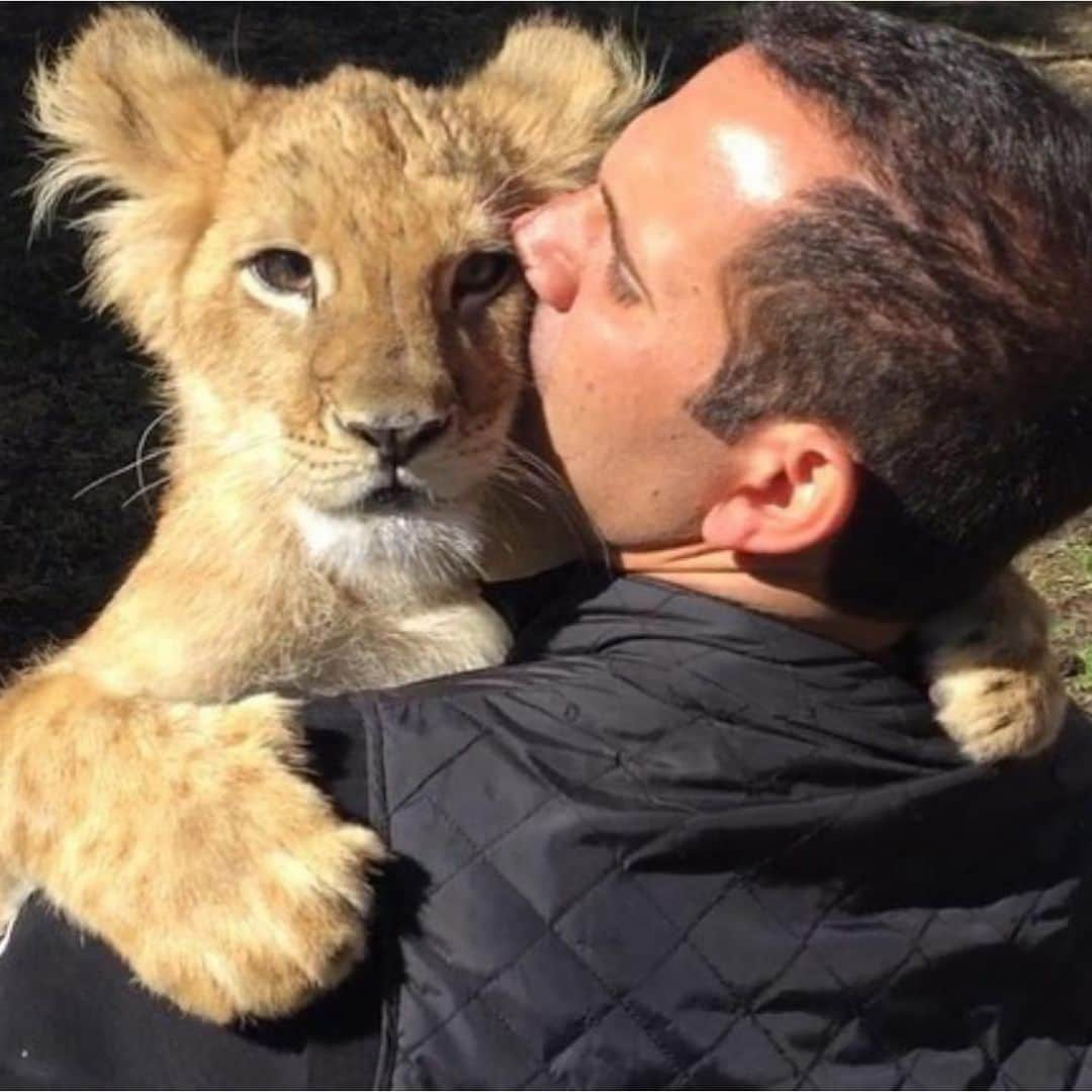 Black Jaguar-White Tiger さんのインスタグラム写真 - (Black Jaguar-White Tiger Instagram)「Beverly with her dad some years ago :) #BabyBeverlyBJWT」2月24日 3時24分 - blackjaguarwhitetiger