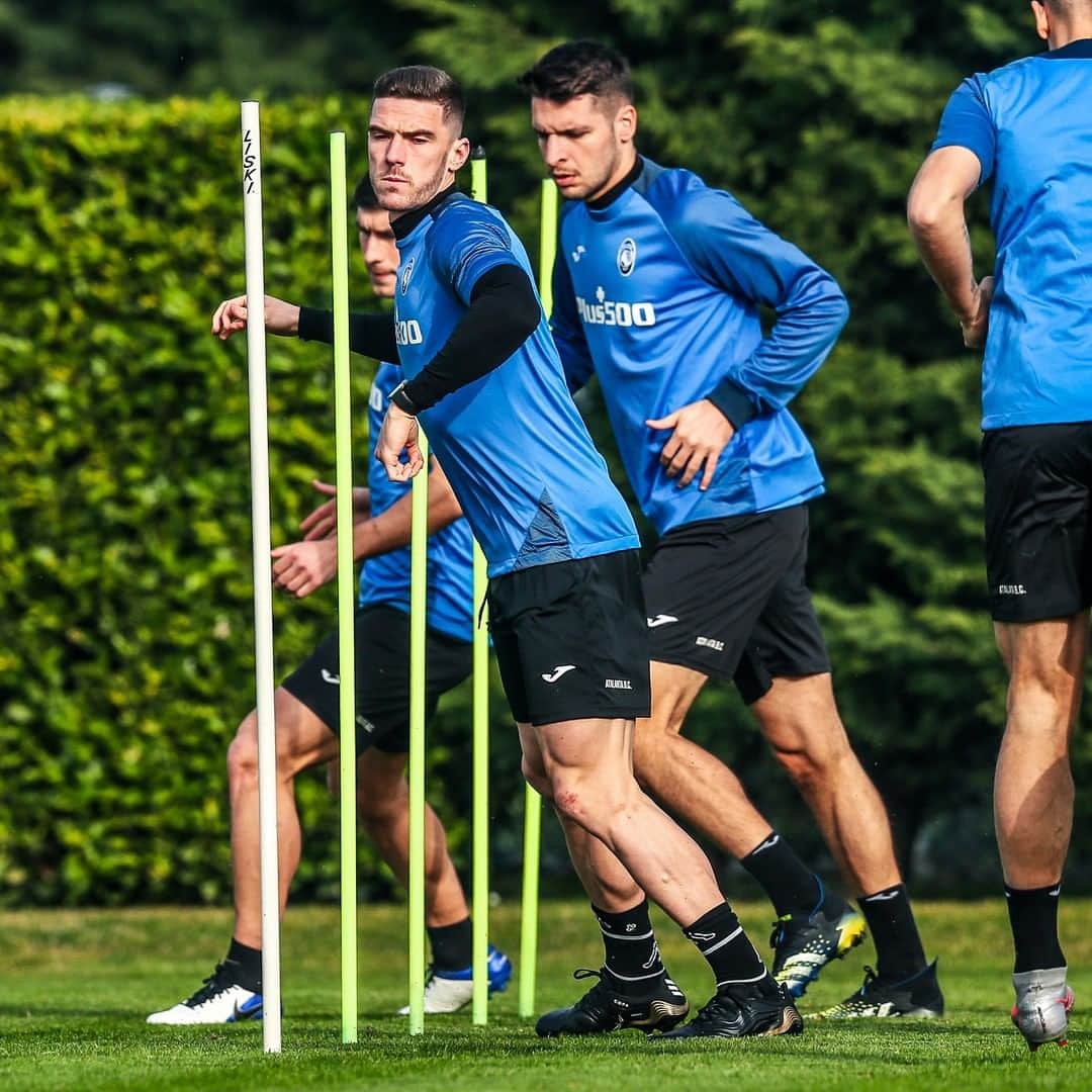 アタランタBCのインスタグラム：「📋👉 I nostri convocati per la sfida con il @realmadrid! 💪 Our squad list for tomorrow!  #AtalantaReal #UCL #GoAtalantaGo ⚫️🔵 #Atalanta #BergAMO #ForzaAtalanta」