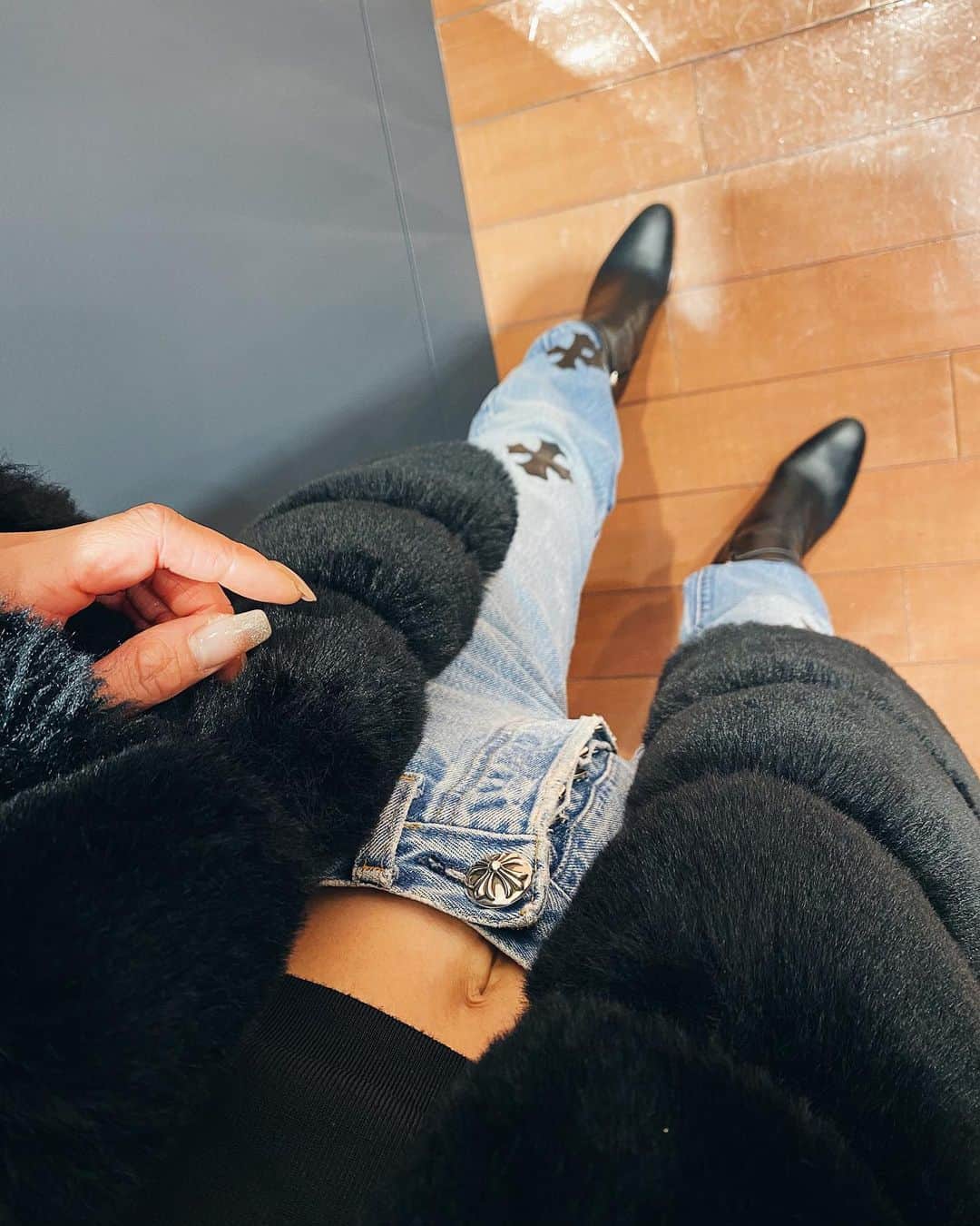 谷口紗耶香のインスタグラム：「#denim #mood ✝️ @chromeheartsofficial」
