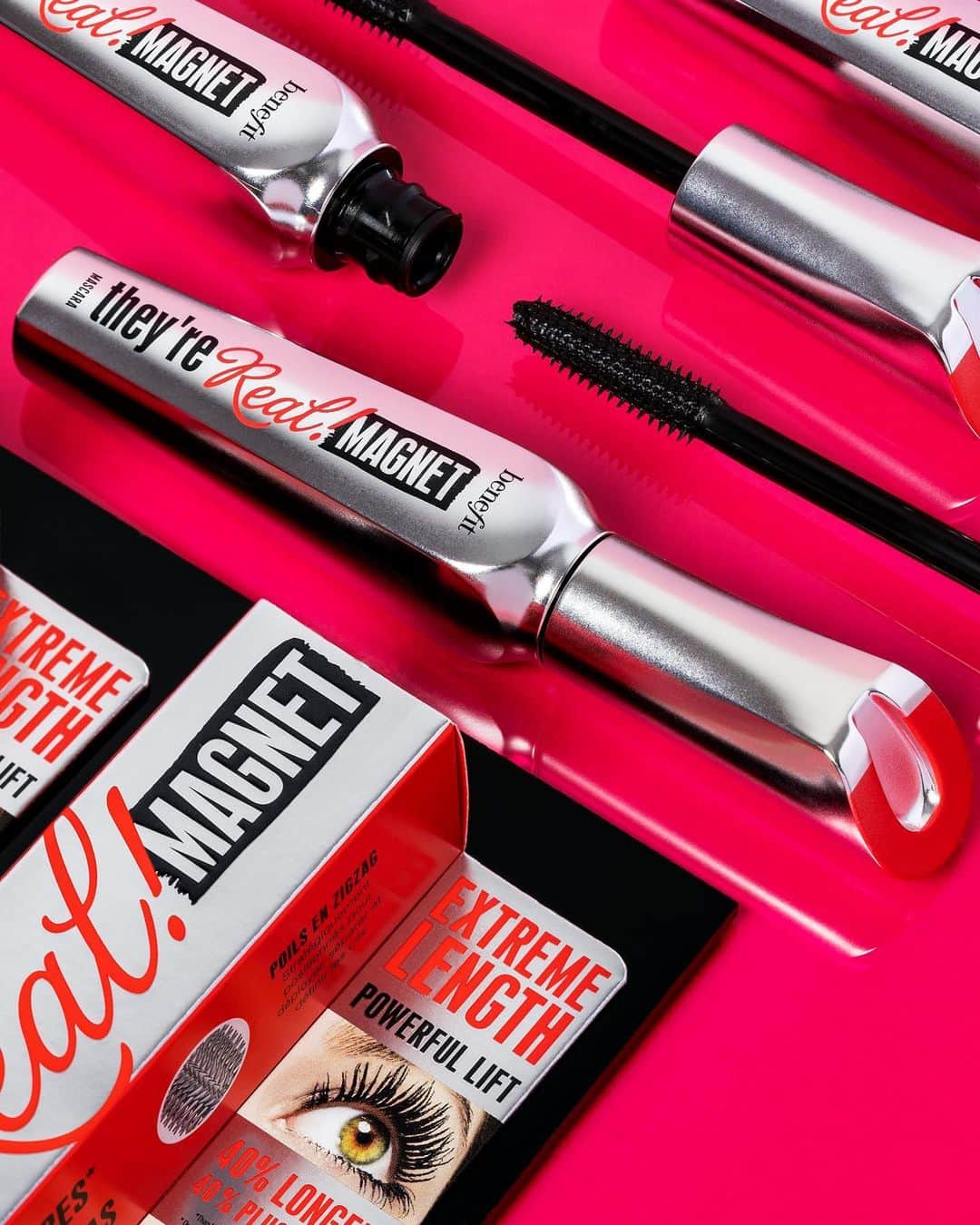 Benefit Cosmeticsのインスタグラム：「Be prepared to get ⚡️ supercharged ⚡️ with our brand NEW powerfully attractive They're Real! Magnet Extreme Lengthening Mascara!  How does it work? 🧲 The wand's magnetic core + the magnetic mineral enriched formula = draws out lashes to EXTREME lengths! 📸: @gabrielle.shoots #benefit」