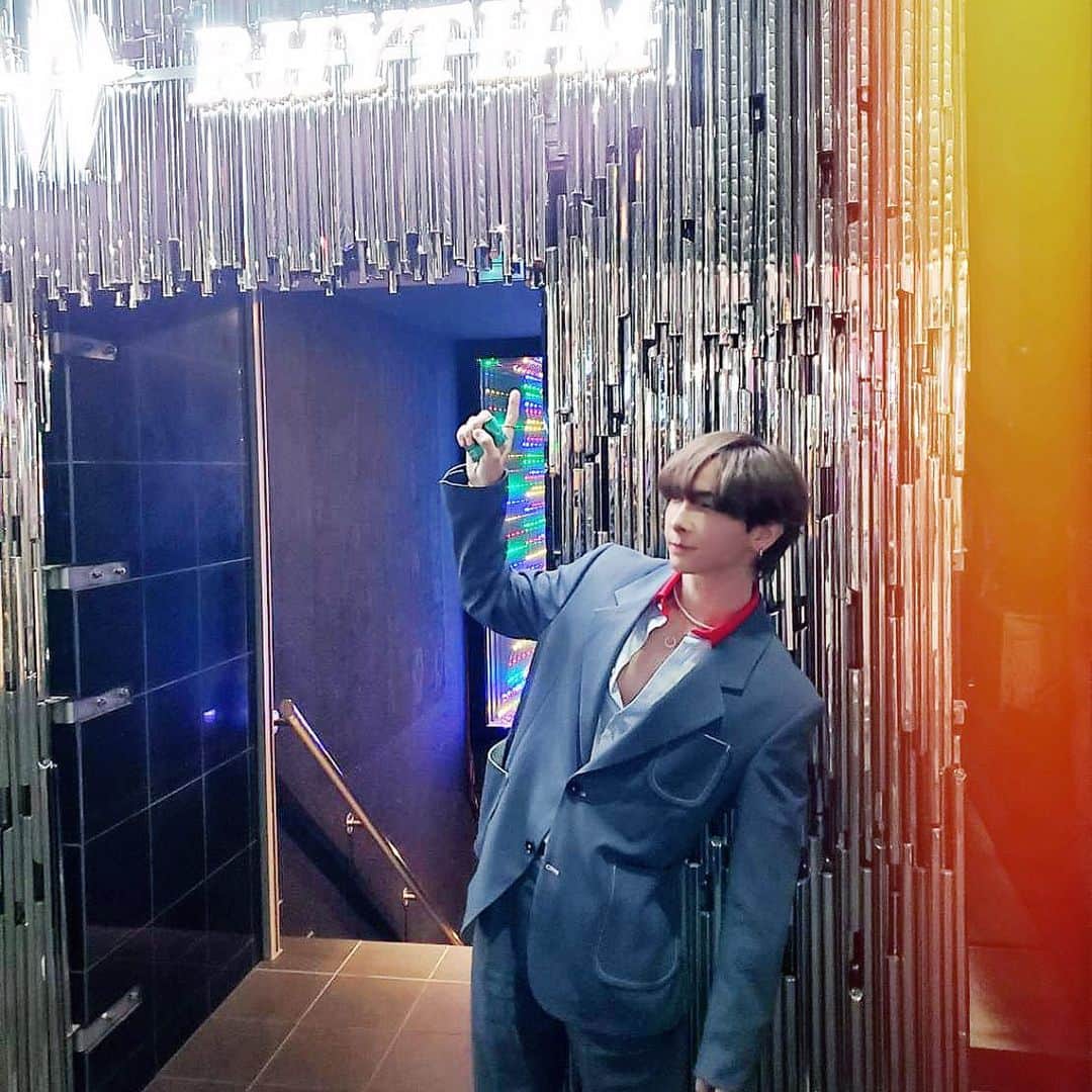 桐生レイラのインスタグラム：「・ ・ ・ ・ 今月中 @rhythm_tokyo  入れ口の看板変わるのと階段をド派手にリニューアルします！  お楽しみに😍😍😍  #setup #zara  #code #zaraコーデ  #shirt #gucci」