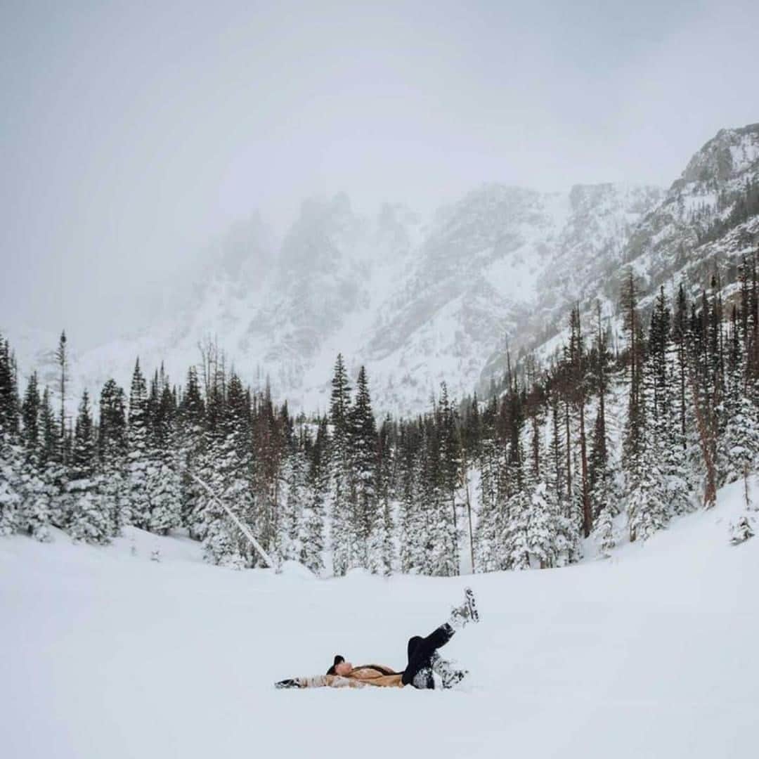 のインスタグラム：「Hunkering down for winter just isn’t in our DNA 🥾  Our bone-chilling Montana winters inspire our insulated hiking footwear. Keeping your feet comfortable and dry while romping around the places you experience winter.   The Sawtooth 8" and Bridger 7" Insulated just landed spots as Gear Junkie's Best Overall Winter Hiking Boots of 2021. Read more about these hiking favorites with the link in our bio!  📸 @HannahRheaume」