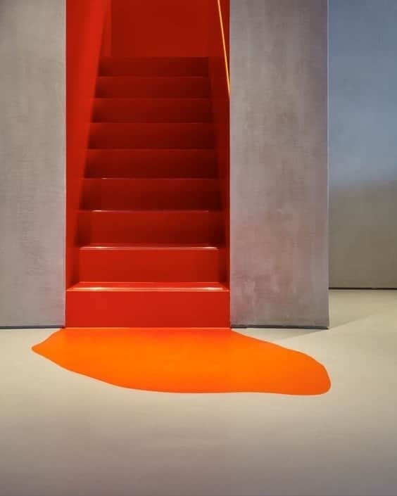 バルバラ ビュイさんのインスタグラム写真 - (バルバラ ビュイInstagram)「ESCAPE THE ORDINARY !⁣ (unknown sources)⁣ #inspiration #colours #architecture #orange」2月24日 4時00分 - barbarabuiofficial