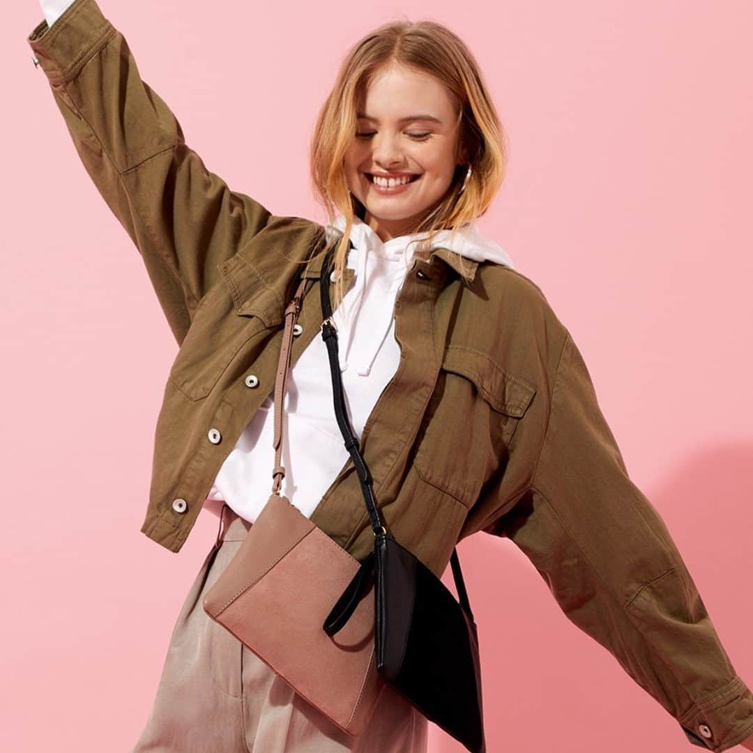 アクセサライズのインスタグラム：「Things we're looking forward to #1: Dancing in the pub with our girls 💕  Tap the link in our bio to shop #Accessorize」