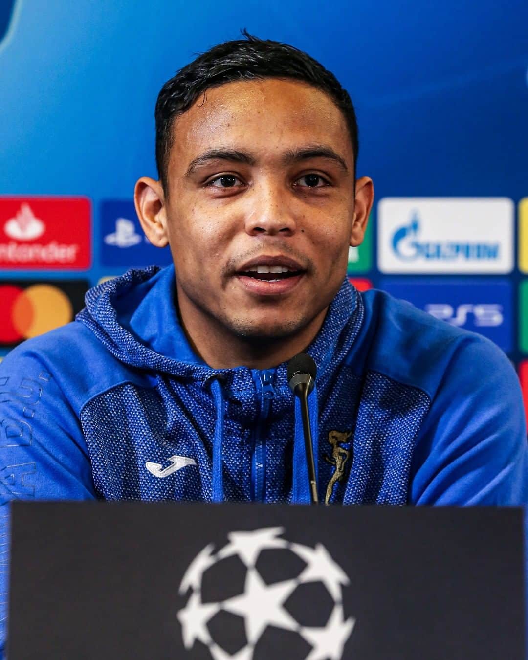 アタランタBCのインスタグラム：「"Finalmente arriva questa partita tanto attesa e credo che non ci sia momento migliore per giocarla. Ho lavorato tantissimo per arrivare a questo momento, voglio godermi quello che sto facendo e continuare il più possibile. È una partita di grande prestigio e dobbiamo onorarla dando il massimo”. 🙌🏽 "We are finally playing this long-waited match. I think there couldn't be another good moment to play it. I've worked hard till this moment, and I'd like to continue enjoying what I'm doing and to make it last as long as possible. It's a very prestigious match and we want to honour it doing our best". 💪🏽 ⠀ @luisfmuriel9 #AtalantaReal #UCL #GoAtalantaGo ⚫️🔵 #Atalanta #BergAMO #ForzaAtalanta」
