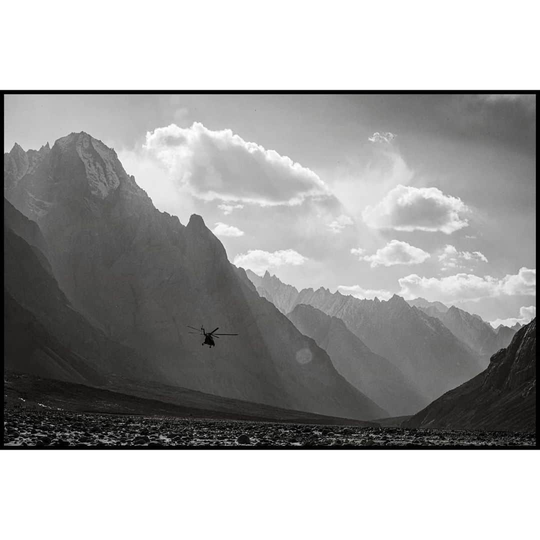 Cory Richardsさんのインスタグラム写真 - (Cory RichardsInstagram)「Outtakes from 'A Line in the Mountains' by @freddiewilkinson in the March '21 issue of @natgeo unraveling the cartographic nightmare of the Siachen Conflict on the border of Pakistan & India.」2月24日 4時09分 - coryrichards