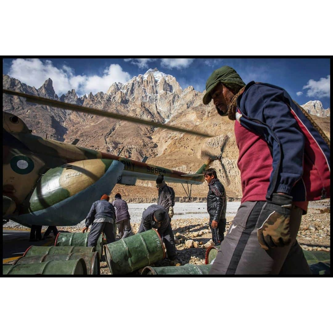 Cory Richardsさんのインスタグラム写真 - (Cory RichardsInstagram)「Outtakes from 'A Line in the Mountains' by @freddiewilkinson in the March '21 issue of @natgeo unraveling the cartographic nightmare of the Siachen Conflict on the border of Pakistan & India.」2月24日 4時09分 - coryrichards