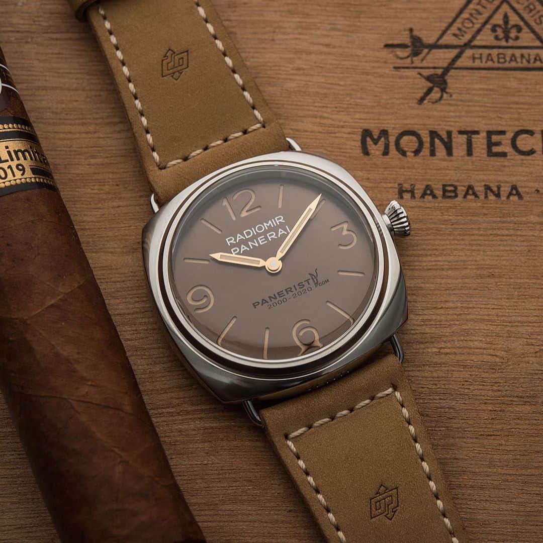 パネライのインスタグラム：「My buddies over at @watchonista did a great write up on the latest Paneristi model, the #PAM2020 if you want to have a great read. This piece celebrates 20 years of of the website that helped build the Panerai Community.   The PAM2020 is a 45mm Stainless Steel Radiomir inspired by the early 1930’s pieces. It features a brown sunburst dial and vintage lume topped off with a beautiful domed crystal. It has the word “VENTI” engraved in the case and features the 20thAnniversary logo on the case back.   Overall this is a beautifully designed piece with the exception of 1 thing that I don’t personally care for and takes a bit away from the piece. The Paneristi.com Logo on the dial above the 6. I would have loved if they kept the engraving on the back and just left the date 2000-2020 on the dial as a subtle reminder of the anniversary. Or if they were going to do the Panersti, they would have left off the logo and .com.   It’s still a beautiful piece, but just my personal preference at the end of the day.   This piece was limited to only 1020 pieces worldwide.   #PaneraiCentral」