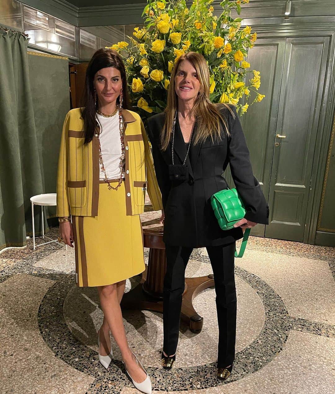 アンナ・デッロ・ルッソのインスタグラム：「Ri-Congiunte 💞💞💞 l’m really happy to have see you Gio tonight @giovannaengelbert 💖💖💖and congratulations for your amazing @swarovski new jewelry collection 👏👏👏 ( pic 📸after we have all been tested)」