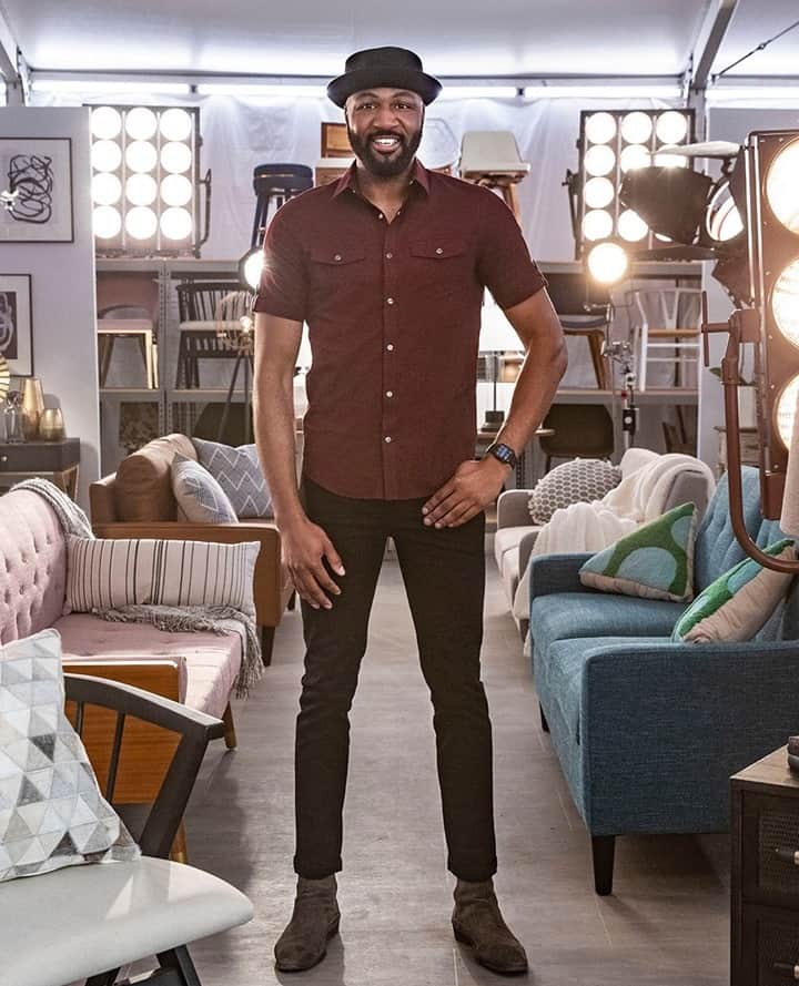 HGTVさんのインスタグラム写真 - (HGTVInstagram)「One more day until #HGTVDesignStar and one more competitor to introduce you to! Say hi to…⁠ ⁠ ⭐️ Justin Q. Williams⁠ 📍 Atlanta, GA⁠ 💼 Interior Designer ⁠ 👋 @justinqwilliams⁠ ⁠ Learn more about the competitors at the link in bio. Design Star: Next Gen premieres on @discoveryplus tomorrow! The episode also will air on HGTV tomorrow night at 9|8c! 🙌」2月24日 4時30分 - hgtv
