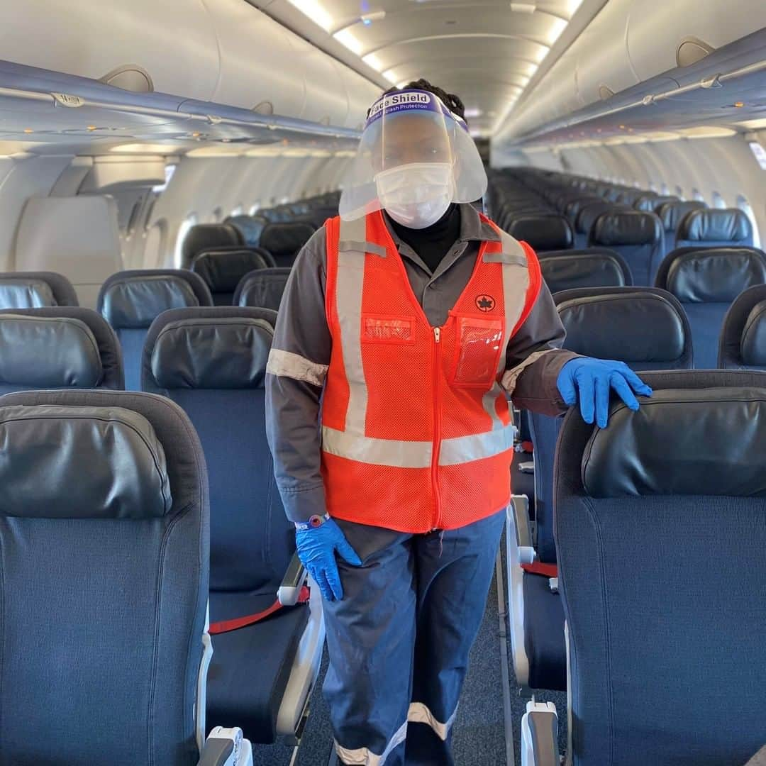 AIR CANADAさんのインスタグラム写真 - (AIR CANADAInstagram)「Today, on #NationalAviationDay, we recognize our employees’ ongoing dedication and resilience. From repatriation flights and cargo transformation, to implementing the CleanCare+ program and taking care of customers with a smile (behind masks), you are a source of pride. Thank you. ❤️✈️ . . En cette #JournéeNationaleDeLAviation, nous saluons la résilience et le dévouement de nos employés. Vols de rapatriement, transformation du fret, application du programme SoinPropre+, accueil des clients avec le sourire (derrière un masque), vous êtes une source de fierté. Merci. ❤️✈️」2月24日 4時30分 - aircanada