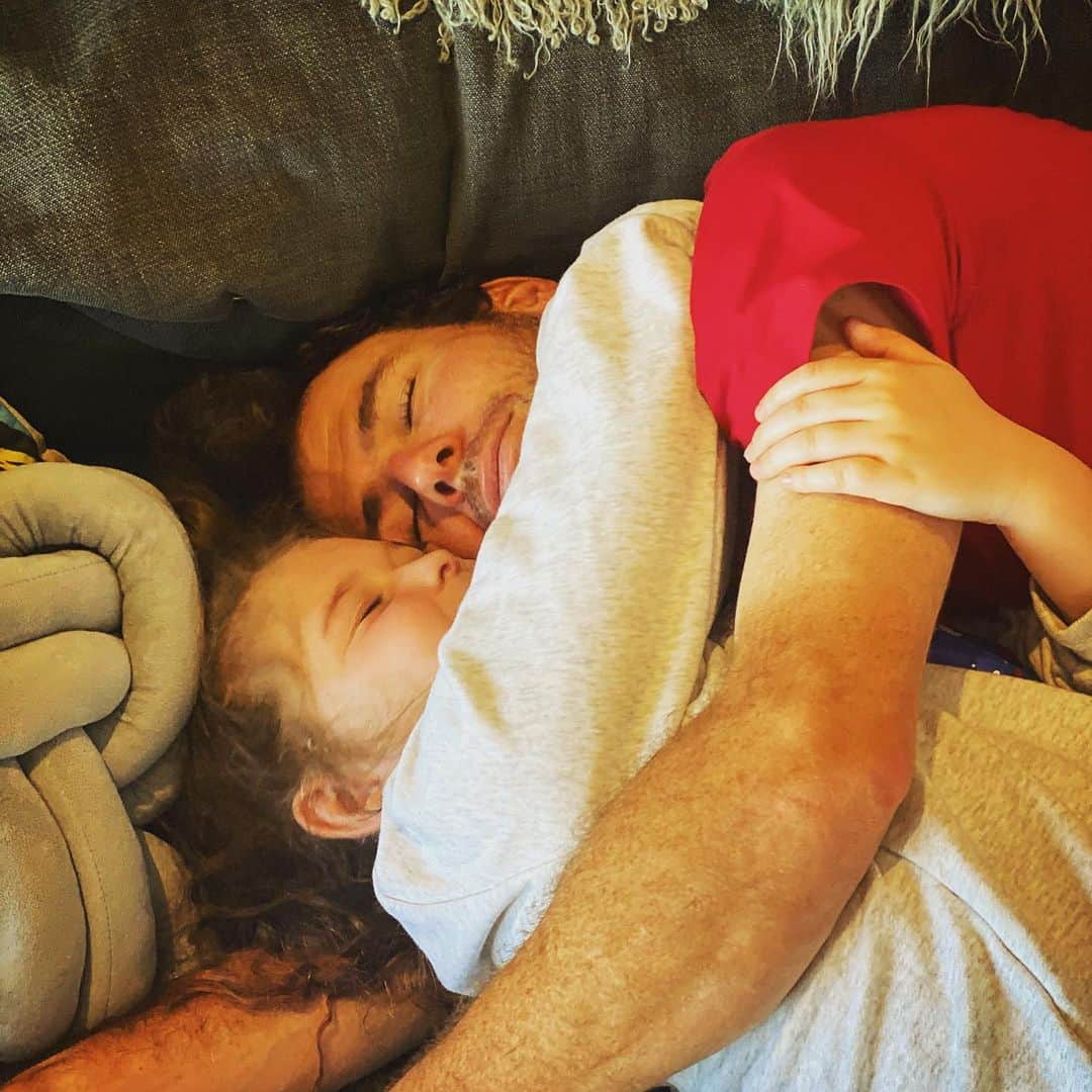 マーク・カヴェンディッシュのインスタグラム：「Delilah will always have me wrapped round her little finger. But I love it. I want her to grow up strong, ambitious & sassy like she’s doing, but at the same time I want her to be my little Princess forever. All the Daddy’s of daughters get me? 💞」