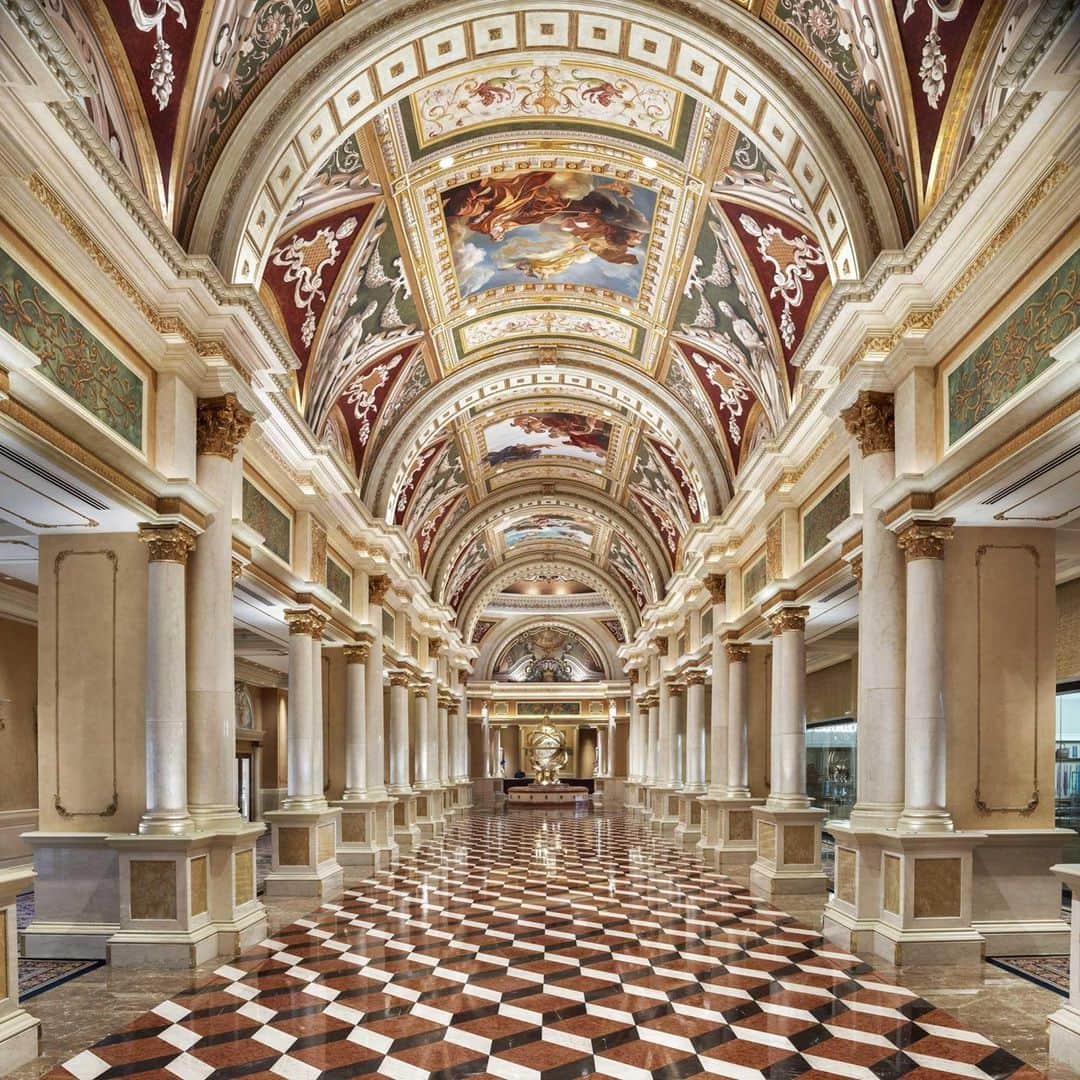 The Venetian Las Vegasさんのインスタグラム写真 - (The Venetian Las VegasInstagram)「Who can name this famous spot in The Venetian Resort? Give us your answers in the comments. #vegas」2月24日 5時00分 - venetianvegas
