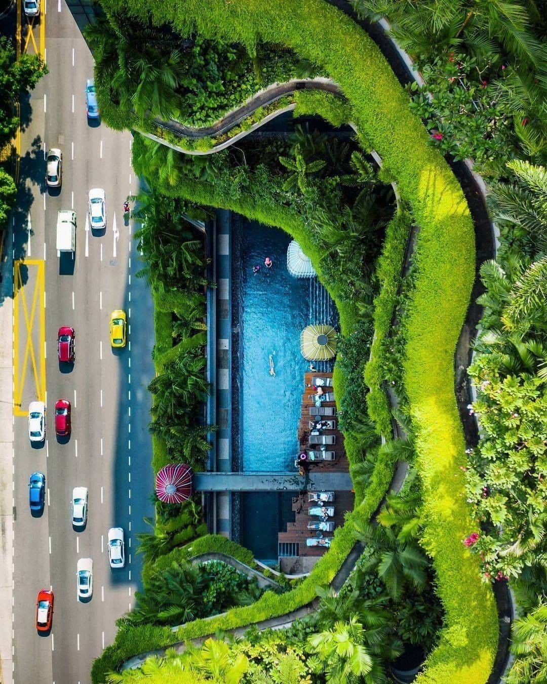 Discover Earthさんのインスタグラム写真 - (Discover EarthInstagram)「A building that breathes in Singapore. 🌴  Parkroyal Collection Pickering, Singapore is a luxury hotel located in the Central Area of Singapore. The building's "hotel-in-a-garden" design has been lauded for its unique architecture that incorporates 15,000 m2 of elevated terraced gardens. It looks amazing, right?  📍 Parkroyal Collection Pickering, Singapore  🇸🇬 #discoversingapore  with @demas  . . . .  #singapore  #igsg  #exploresingapore  #sgig  #sg  #yoursingapore  #instasg  #sgfood  #marinabaysands  #singaporean  #thisissingapore  #sglife  #visitsingapore  #sgvsco  #singaporeinsiders  #igerssingapore  #vscosg  #asia  #gardensbythebay  #marinabay  #gf_singapore  #sgfoodie  #싱가폴  #burpple  #sgfoodies  #sgcafe  #foodsg  #instagramsg」2月24日 5時00分 - discoverearth