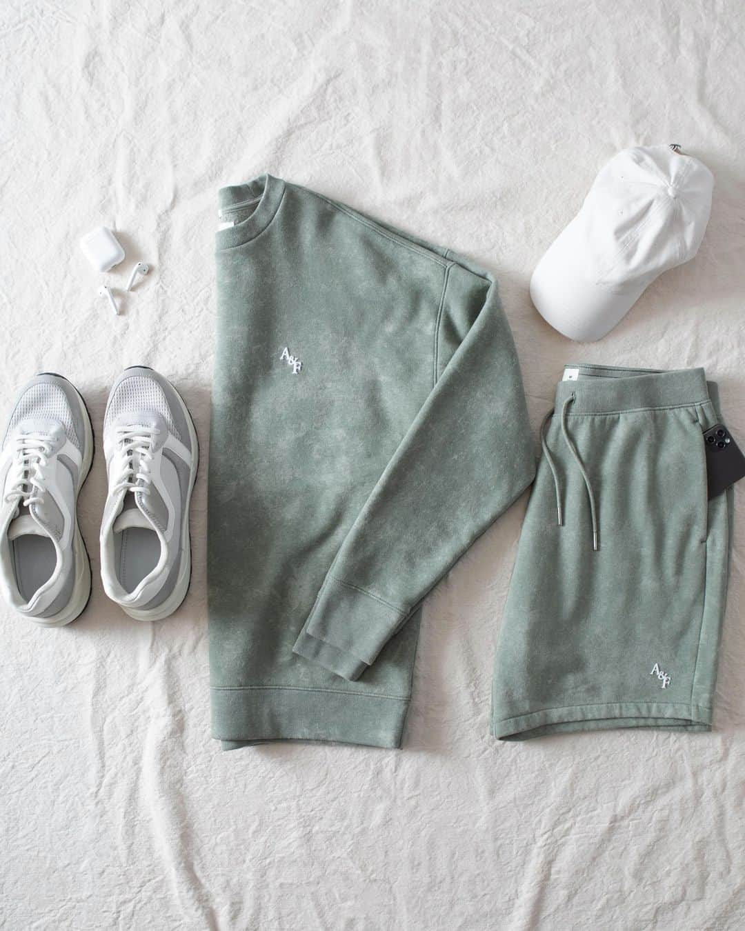 Abercrombie & Fitchのインスタグラム：「Sweat sets in fresh hues for the season ahead. #abercrombiemens」