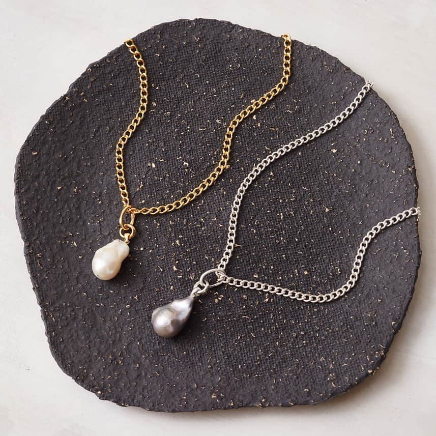 チャンルーさんのインスタグラム写真 - (チャンルーInstagram)「Maximalist style meets minimalist design with new Baroque Pearl necklaces ✨」2月24日 5時01分 - chanluu