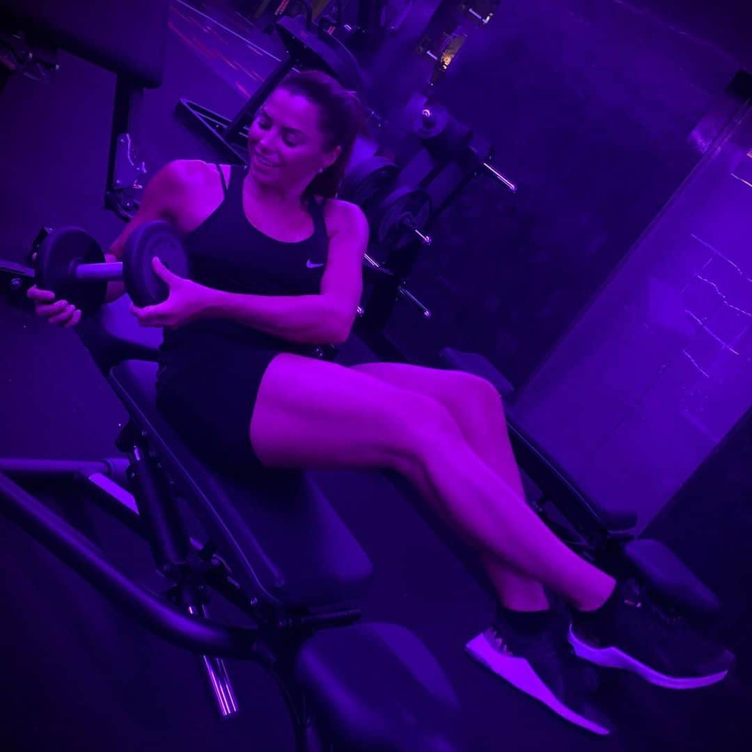 ルイス・グローバーさんのインスタグラム写真 - (ルイス・グローバーInstagram)「Back in my happy zone 💜🤍weight training gym healthy mind healthy life 🤍www.bodybylouise.com • #fitnessmodel #fitness #health #toned #bodybylouise #dubai ##healthylifestyle #focused #fit #strong #healthy #topgym」2月24日 5時02分 - louiseglover