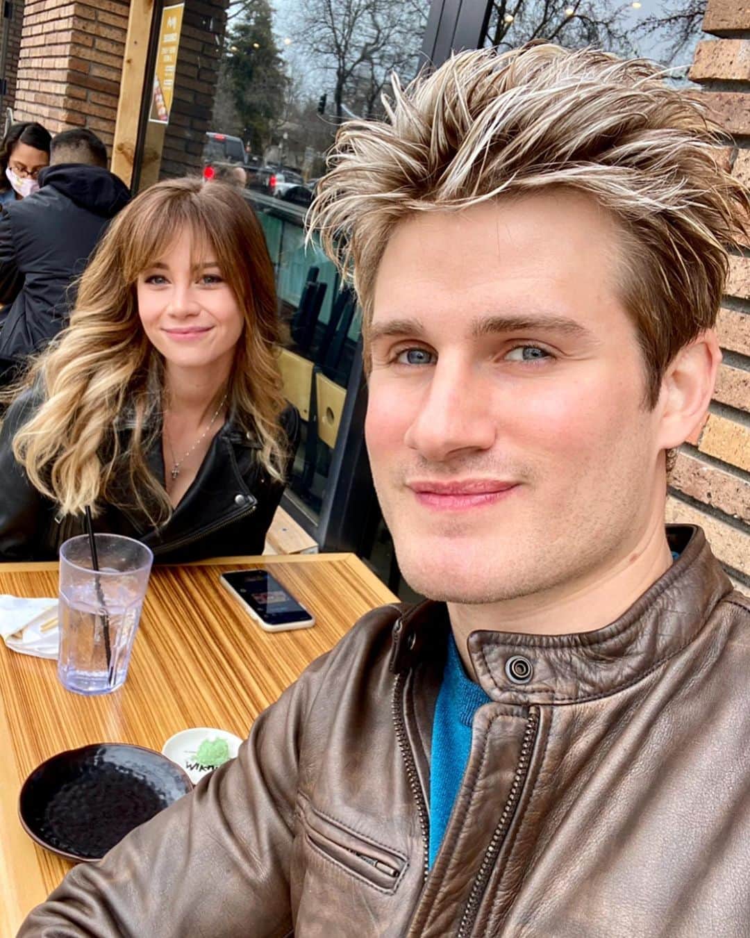 セージ・ノースカットのインスタグラム：「Sushi date with my spicy tuna! @realamandaleigh」
