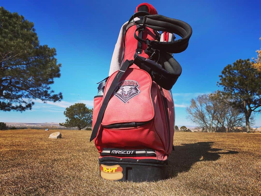ブレンダン・フェアさんのインスタグラム写真 - (ブレンダン・フェアInstagram)「Spotted at @unmgolf championship. #BandT #iykyk #golf #lobos」2月24日 5時13分 - unrealfehr