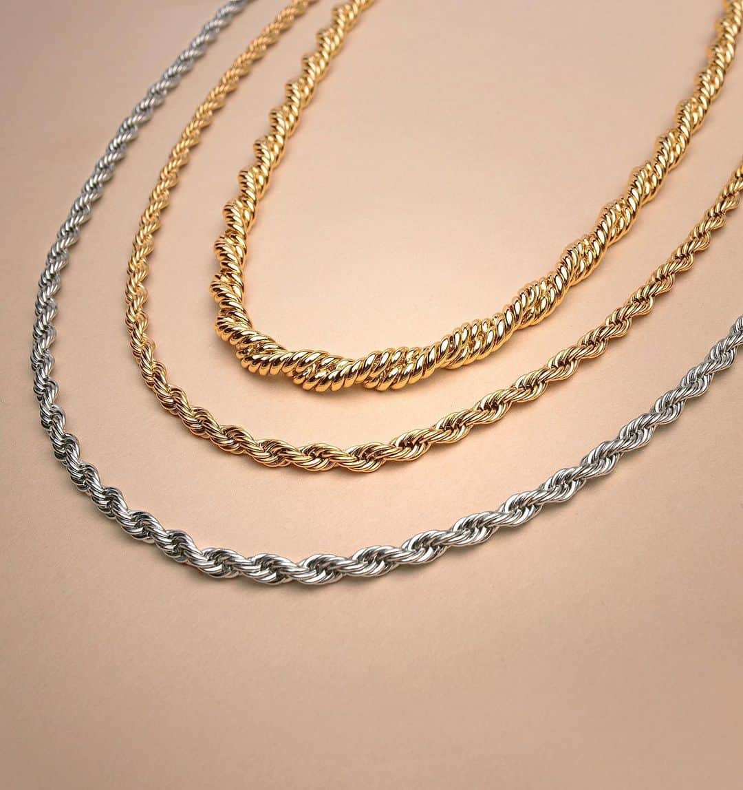 ナイアラヤのインスタグラム：「Just in! These new drops are the perfect base for a layered edgy look. Made for both men & women with an impeccable sense of fashion. Do you prefer gold or silver?  Get it now at nialaya.com」