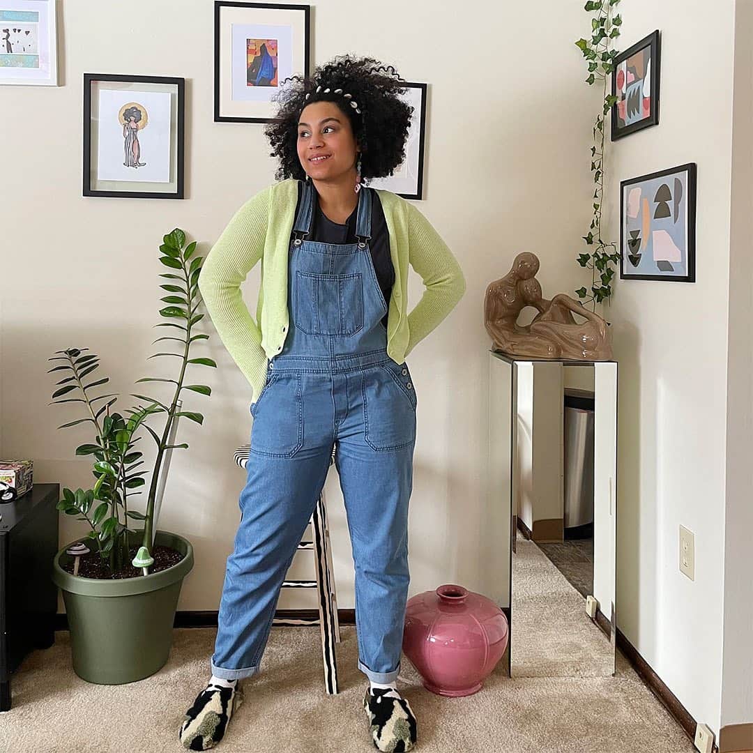 American Eagleのインスタグラム：「As a part of Black History Month, we’re celebrating and uplifting Black creators who inspire us and are making a difference through their work, like jewelry designer and AE’s Senior Coordinator of Learning & Development, @cheyconquersall.   Like this post + tag a friend, and you both might get gifted your choice of jewelry from @conversationsoverchai!   “@conversationsoverchai started with the idea that jewelry should always be fun and tell a story...I thought about how I wanted my pieces to make people feel, and thought about that happiness and contentment I felt many times before meeting a friend at a coffee shop for a snack and time to catch-up.”  Cheyenne said she has always used jewelry as a way to express herself, “A lot of my pieces are what I call “expression jewels” with quirky sayings that make people laugh. Lately, quarantine activities and common experiences we are all sharing (and many foods)...”  “Black History Month to me is a time to highlight values that we all should hold every day of the year...the month provides an opportunity for us all to learn about and celebrate Black excellence.”  Check out all of Cheyenne’s pieces at conversationsoverchai.com.」