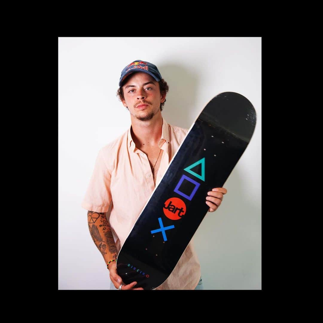 グスタボ・リベイロさんのインスタグラム写真 - (グスタボ・リベイロInstagram)「“PLAY” is one of my new pro boards for @jartskateboards , in honor to all those PLAY lovers ! Board available at your favorite skate shop or on jartskateboards.com 🔥🧡」2月24日 5時39分 - gustavoribeiro