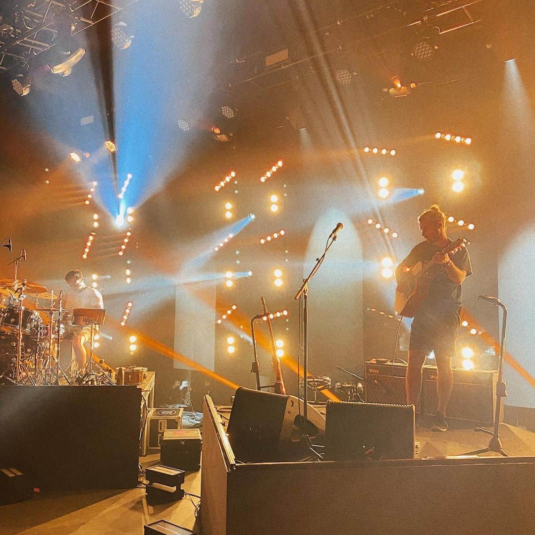 シェパードのインスタグラム：「2 SLEEPS UNTIL ALBUM LAUNCH!!」