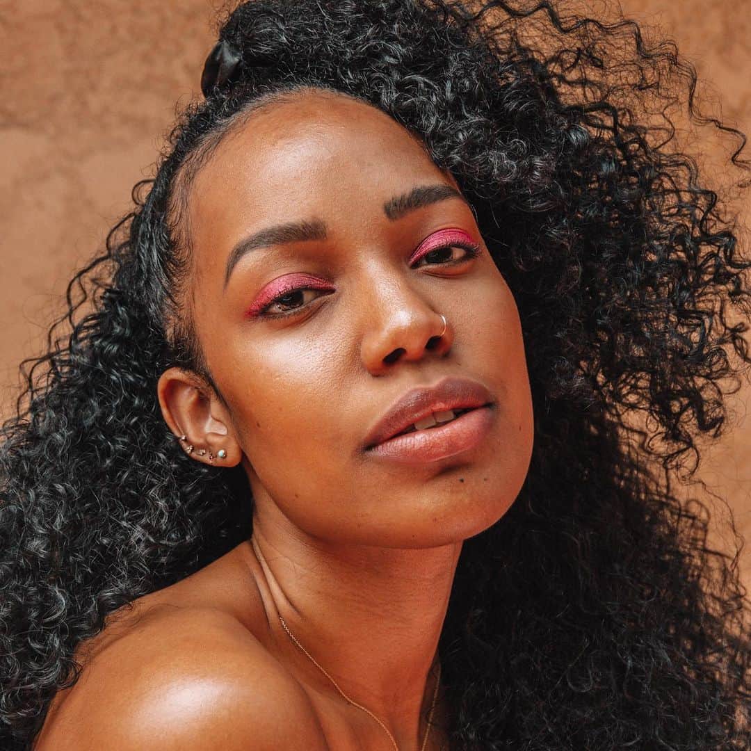 ipsyさんのインスタグラム写真 - (ipsyInstagram)「In continuation of IPSY’s Black History Month celebration, @simplybiancaalexa is taking over the grid and on IG stories—get to know this glowing model and content creator below. ⬇️  "✨ Where you are right now may not be where you want to be, but stay focused on your goals and trust the process. I never used to be the type to plan ahead. When I graduated from university I felt like I was in limbo, not really knowing what to do with myself. All my friends were going off to be doctors and lawyers and there I was with a degree in psychology and zero interest in becoming one. I wanted to model and travel the world, but I didn’t think that dream was attainable due to not seeing that representation growing up. The lack of diversity in media we consume on the regular often caters to only one type of, praising that as the ‘beauty standard’.   ✨ I definitely had a few years of feeling lost and working random jobs like being the librarian at my old high school, to summer camp counselor to working retail at the local mall in Puerto Rico. But God had other plans for my life, way bigger than I could’ve possibly imagined. Fast forward to today: He has brought me countless blessings and opportunities to travel the world, working with some of the most amazing brands—both modeling and creating content. To think that I used to look up to models in magazines and now I’m in them just blows my mind.   ✨ We may not see the whole picture but God does, so I want to encourage anyone of you that may feel like you’re stuck or going through a season of growth. Stay focused! He’s preparing you for your greatest blessing yet.”」2月24日 5時51分 - ipsy