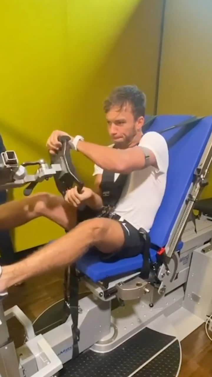 レッドブルのインスタグラム：「things we love to see: @pierregasly's physical prep for the new f1 season 💪💪💪  #redbull #givesyouwiiings #f1 #AlphaTauri #racing #training #preparation」