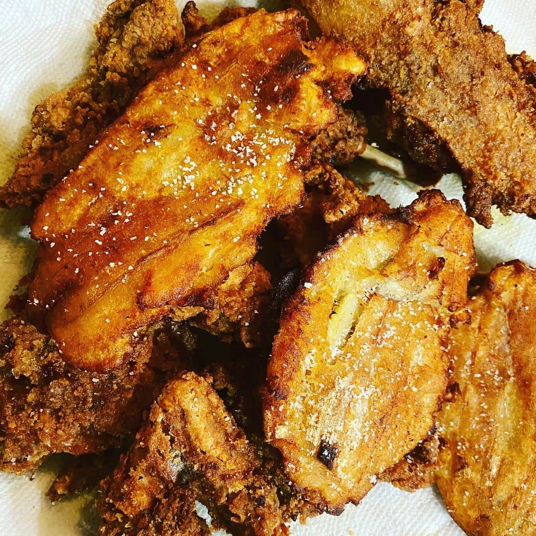 ケリスのインスタグラム：「There's nothing like a good fritanga」