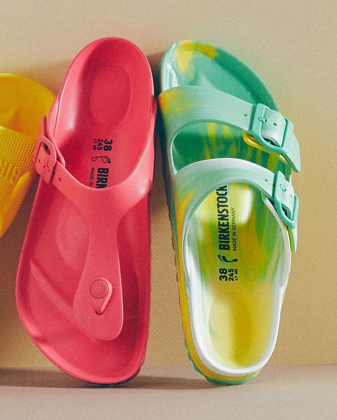 Anthropologieさんのインスタグラム写真 - (AnthropologieInstagram)「A pair for the pool, the beach, the house, and the park – find them all at the link in our bio! #ShoesdayTuesday」2月24日 6時09分 - anthropologie