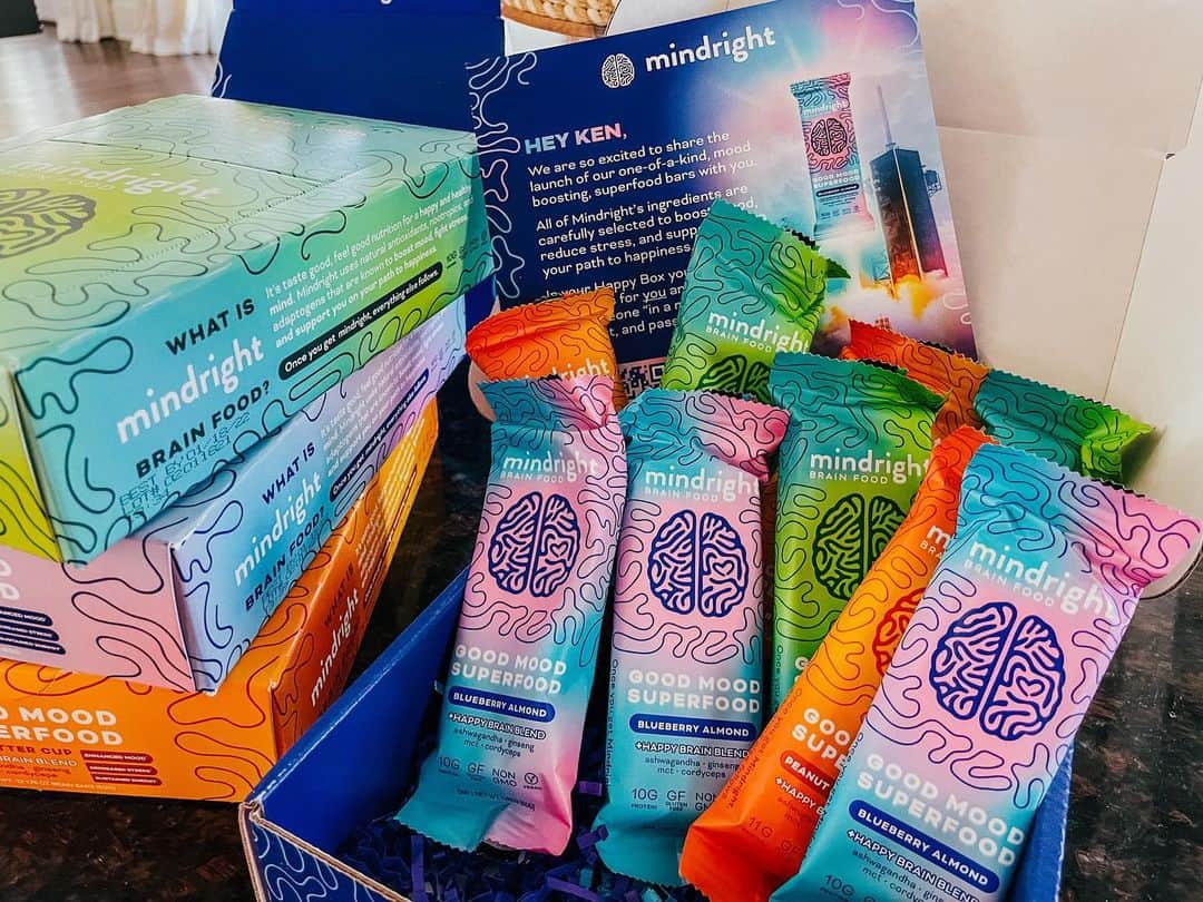 ケン・ロックゼンのインスタグラム：「I am really excited about my newest investment in a brand that I really like, and of course it tastes great. Before I ever invest in a brand I try it and make sure first that I love it. I tried this bar at my agent's office in December and was blown away by the taste and the fact it’s good for you, so when I heard they were looking for strategic investors I raised my hand. After doing the due diligence with my team and learning the background of the leadership from CEO @csbernie and @robdyrdek this was a no-brainer. I am excited for the future of this brand and all of the partners. I hope you try it and like it also. Link in bio to learn more 🧠  #athleteinvestor」