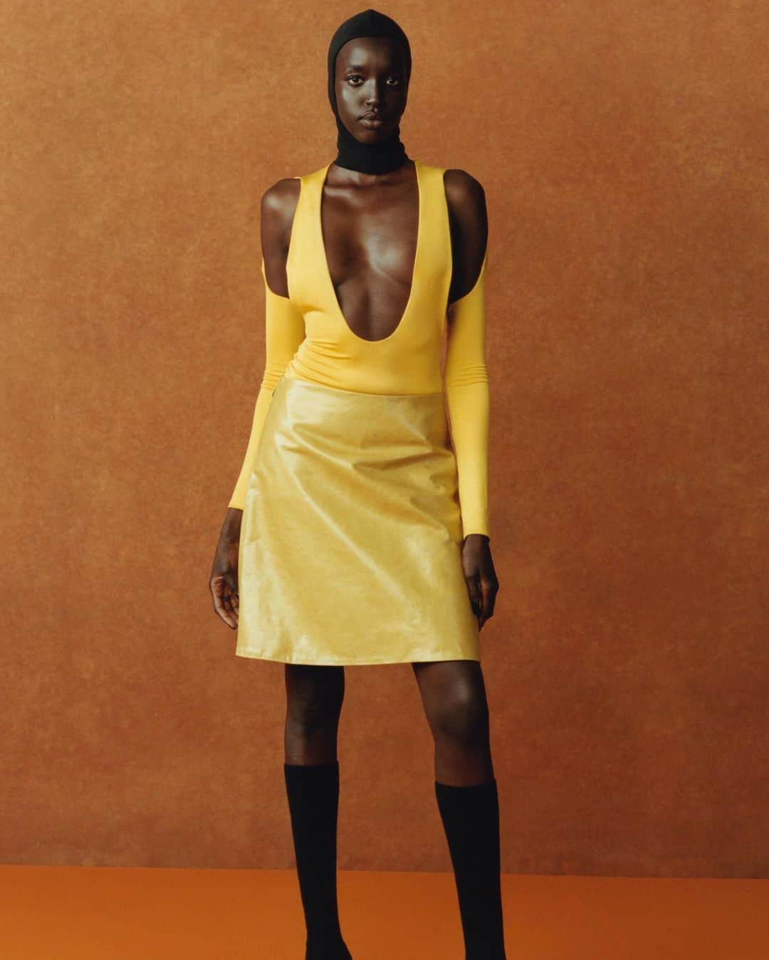 Vogue Italiaさんのインスタグラム写真 - (Vogue ItaliaInstagram)「@_LuluKennedy’s @Fashion_East closed this AW21 London Fashion Week — presenting a new generation of interesting designers to keep an eye on. Swipe left to see the creations by @_mvximilian_, @nensidojaka, @goomheo, @x_hrh_x and @jawaraalleyne. #lfw #alwaysupportalent Follow @SaraMaino_ to see more on #VogueTalents」2月24日 6時12分 - vogueitalia