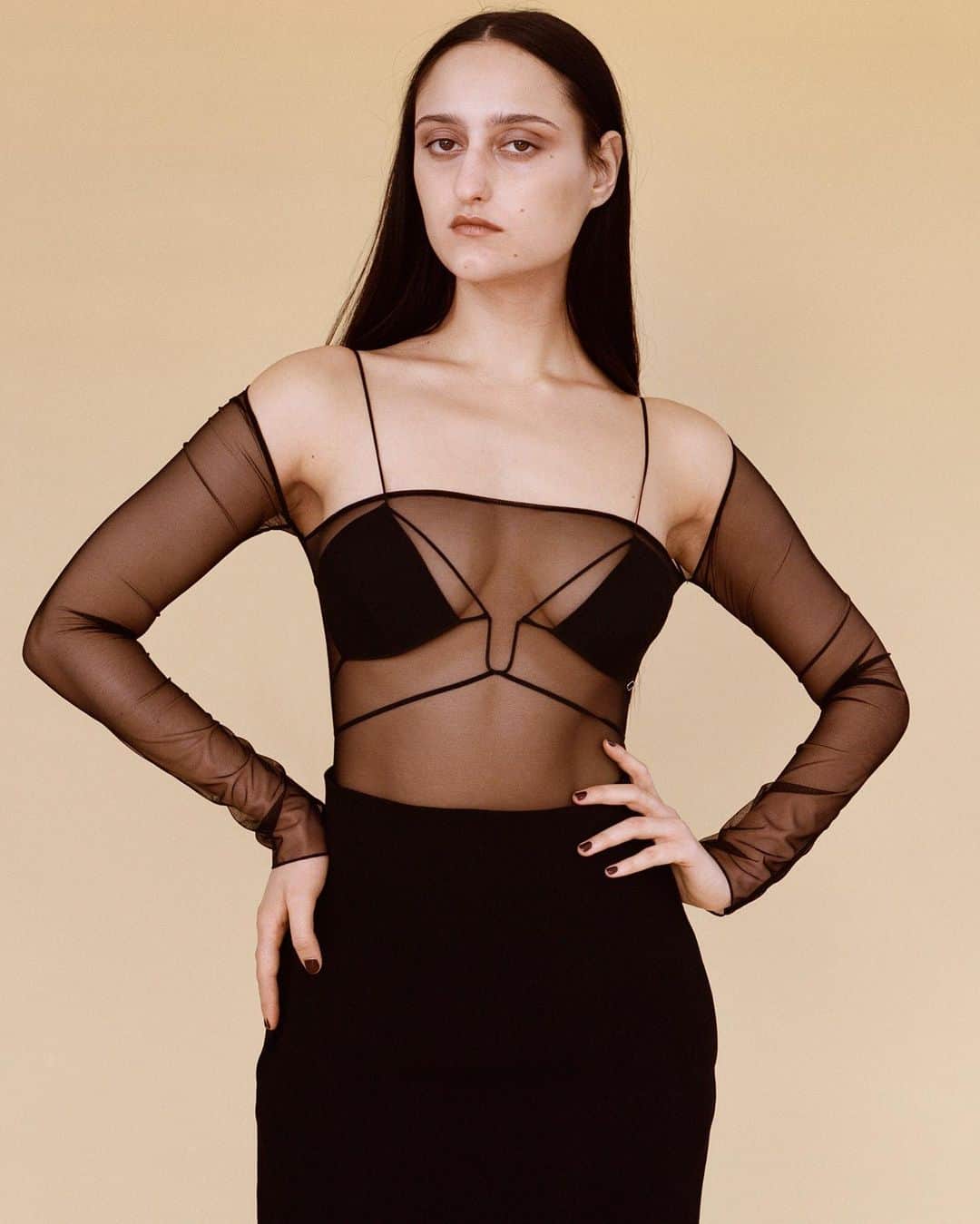 Vogue Italiaさんのインスタグラム写真 - (Vogue ItaliaInstagram)「@_LuluKennedy’s @Fashion_East closed this AW21 London Fashion Week — presenting a new generation of interesting designers to keep an eye on. Swipe left to see the creations by @_mvximilian_, @nensidojaka, @goomheo, @x_hrh_x and @jawaraalleyne. #lfw #alwaysupportalent Follow @SaraMaino_ to see more on #VogueTalents」2月24日 6時12分 - vogueitalia