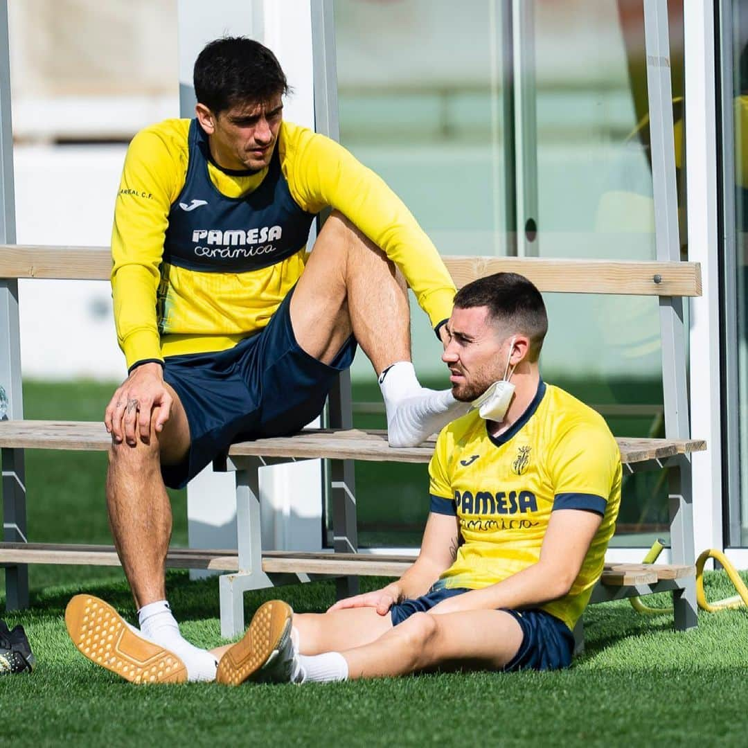 ジェラール・モレノのインスタグラム：「Preparados para afrontar el partido de vuelta de #europaleague 💛」