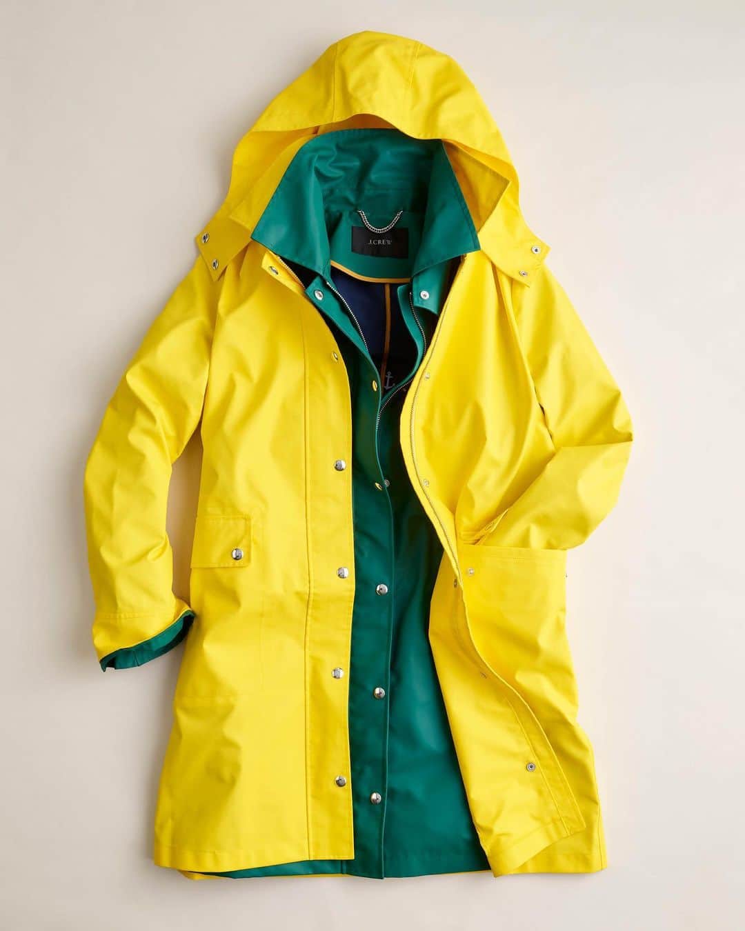 ジェイクルーさんのインスタグラム写真 - (ジェイクルーInstagram)「Meet the new classic raincoat: our latest water-resistant layer, in three heritage-inspired hues (like warm sun and classic pine), each with a surprise print inside.」2月24日 6時24分 - jcrew