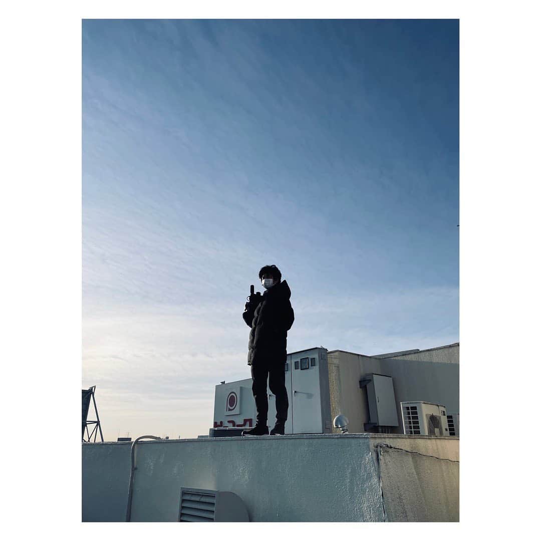 柏木作夢さんのインスタグラム写真 - (柏木作夢Instagram)「2月はまるで師走のよう。  写真はSepの加藤さん。  ご近所さんでもあります。  #空#青空#ピーコック#tokyo」2月24日 6時29分 - samukashiwagi